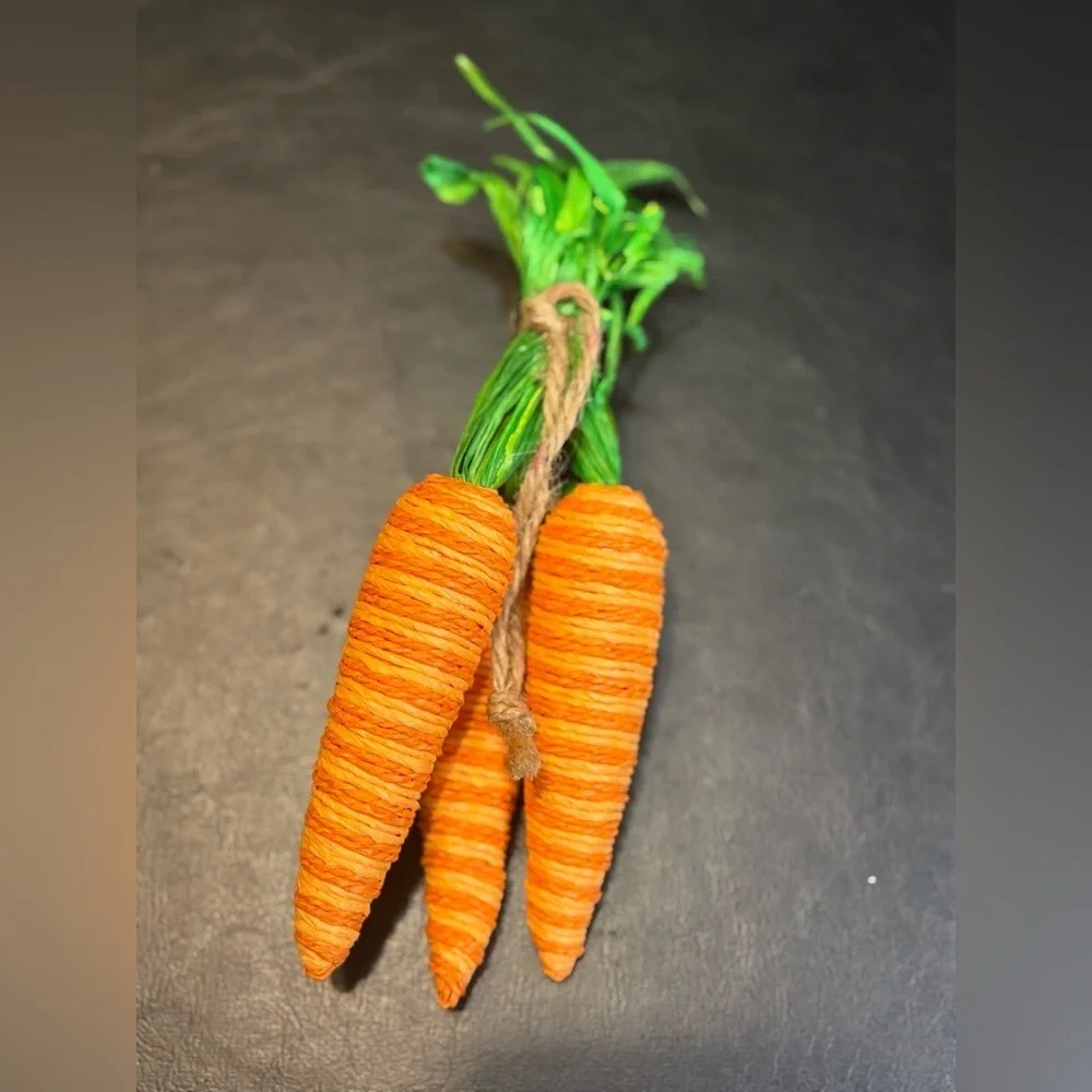 Bunny, carrot bundle in a Carrot Basket - NWOT